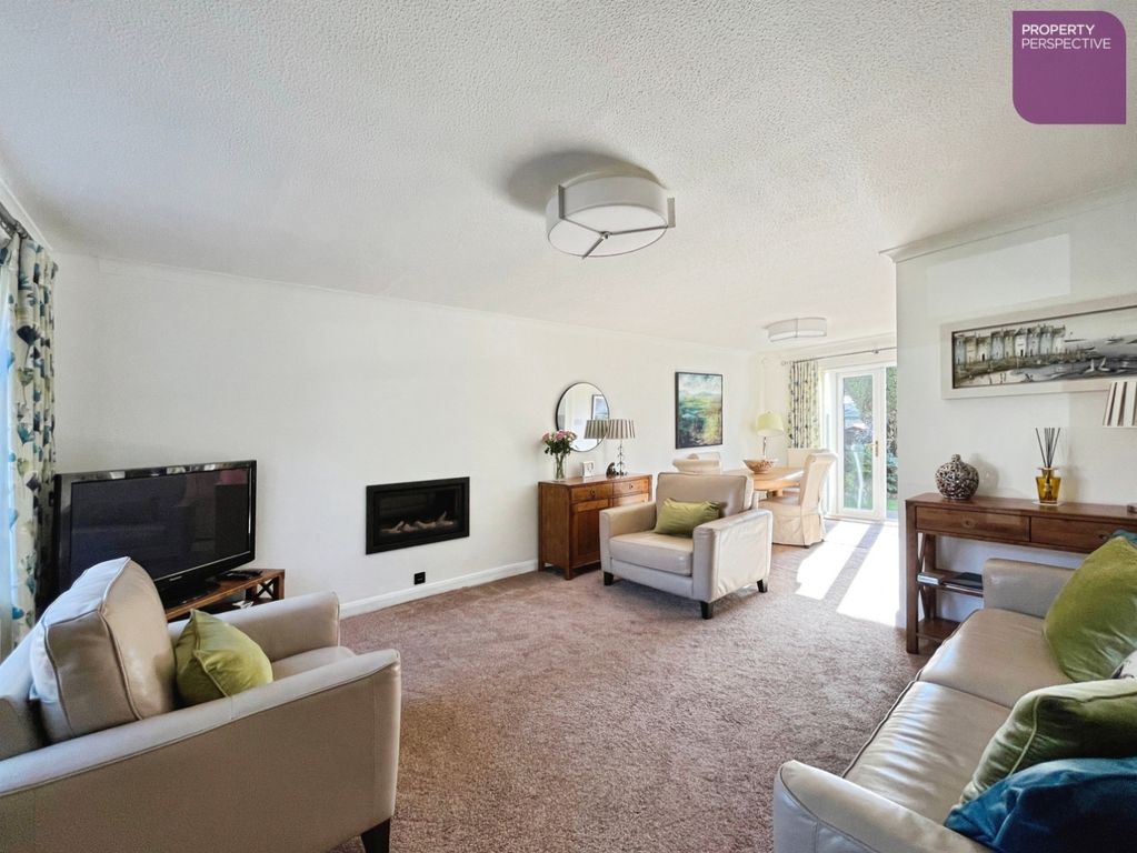 Property photo 2 of 13 Living/Dining Room