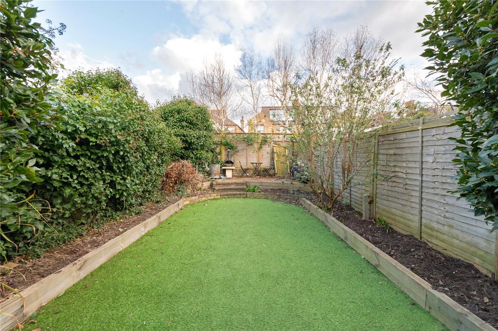 Property photo 2 of 18 Picture No. 38