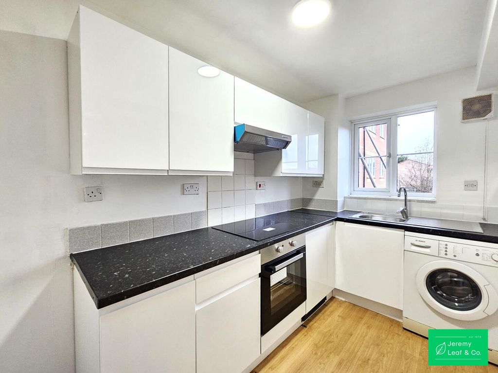 Property photo 2 of 6 Kitchen