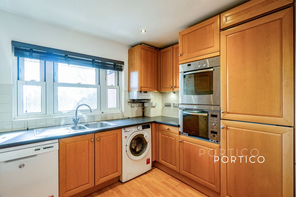 Property photo 3 of 21 Kitchen 1