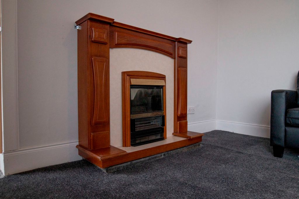 Property photo 2 of 24
