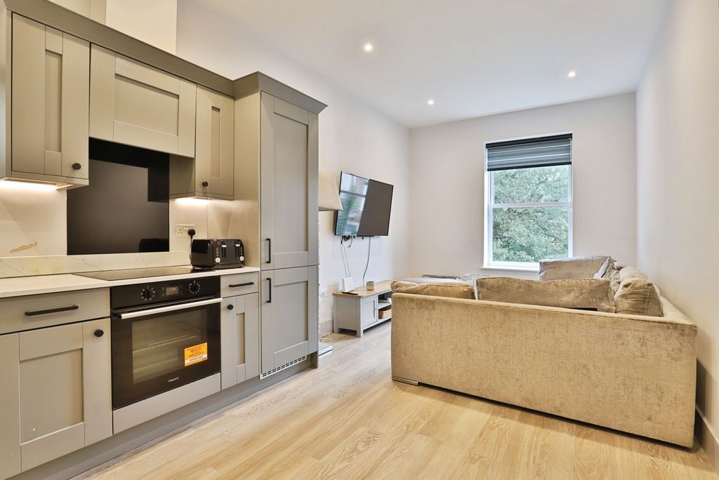 Property photo 3 of 17 Pbox-Img.Jpg