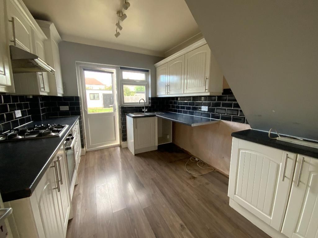 Property photo 3 of 10 Kitchen 11'2 x 9'