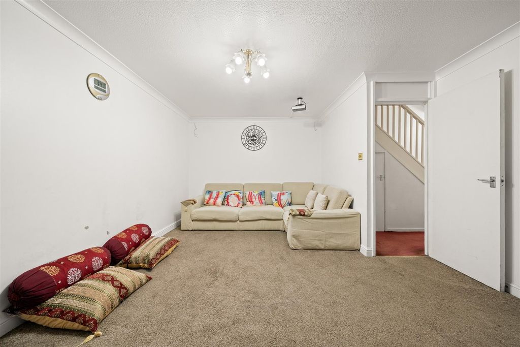 Property photo 3 of 15 14 Belgrawe Road Tw4020.Jpg