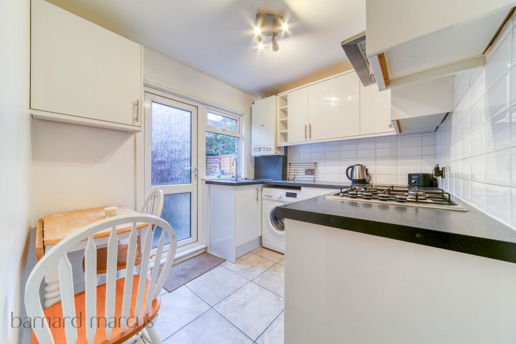 Property photo 3 of 8 Kitchen
