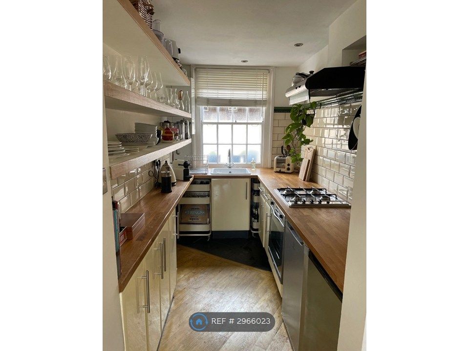 Property photo 3 of 6 Kitchen