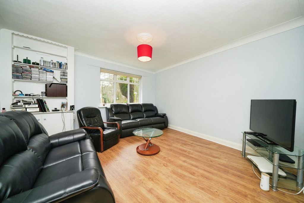 Property photo 2 of 20