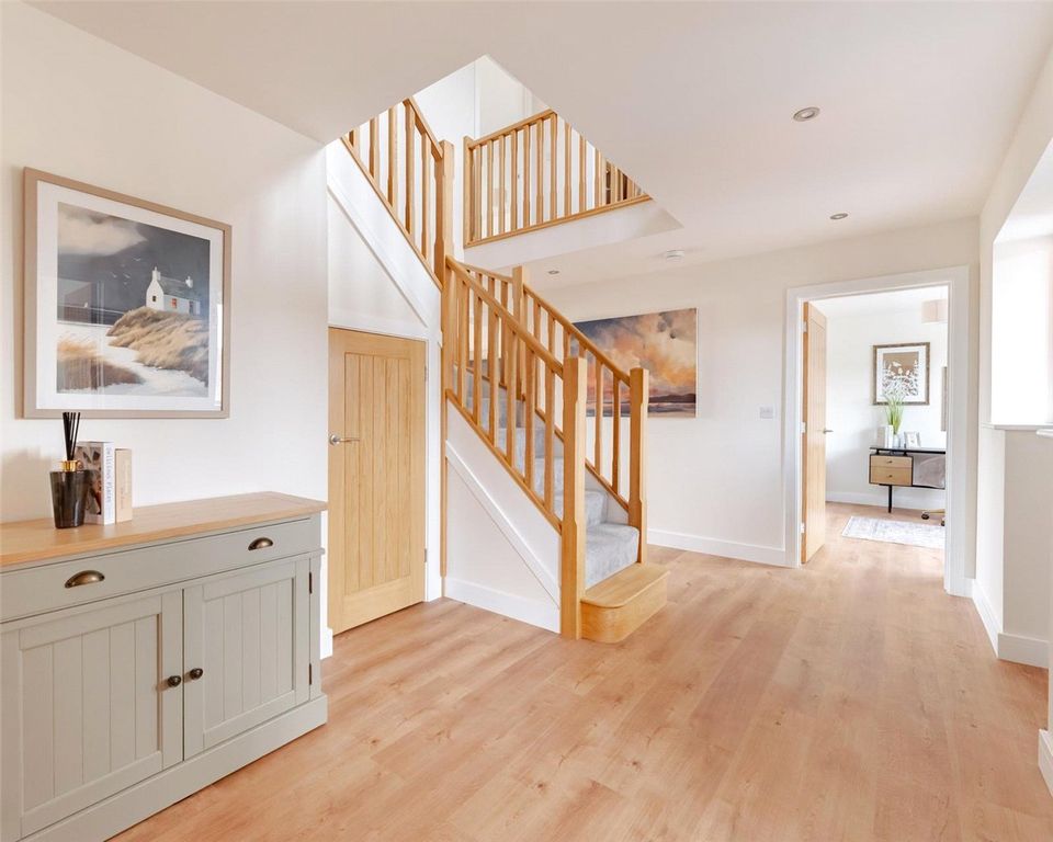 Property photo 2 of 28 Picture No. 34