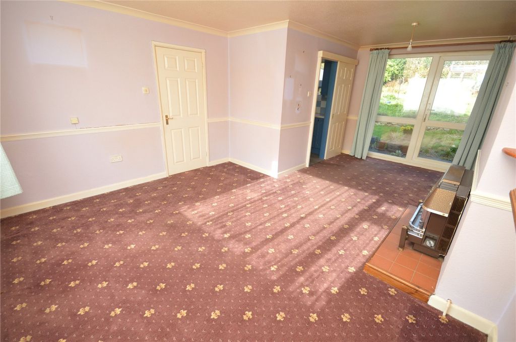 Property photo 3 of 15 Sitting/Dining Room