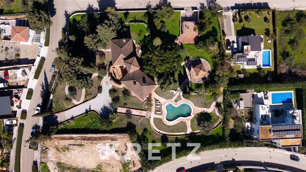 Property photo 1 of 28