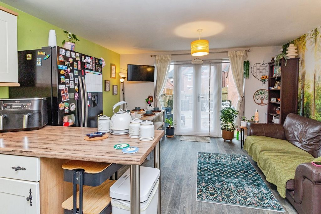 Property photo 3 of 13 Kitchen/Dining Room