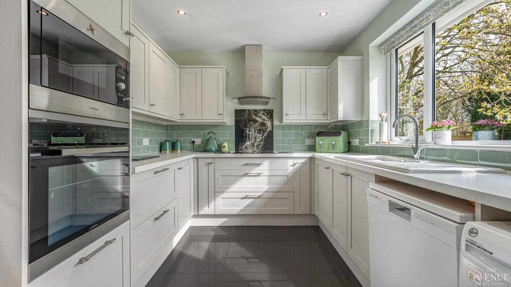 Property photo 2 of 27 4986894