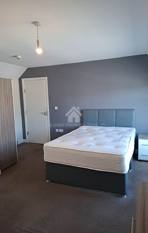 Property photo 1 of 2