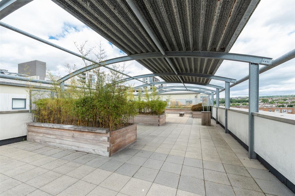 Property photo 3 of 4 Roof Garden