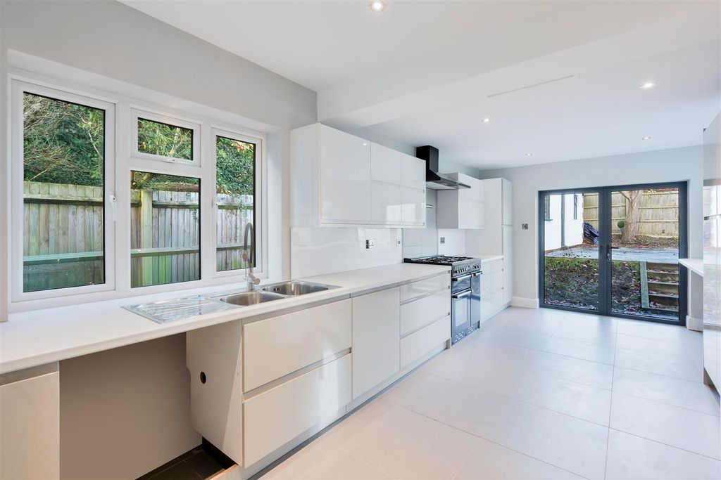 Additional image 5 of 4 bed detached house for saleWoodfield Hill, Coulsdon CR5