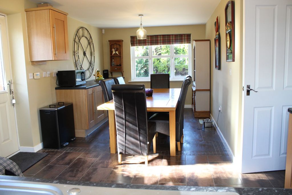 Property photo 3 of 24 Fitted Kitchen Picture 2