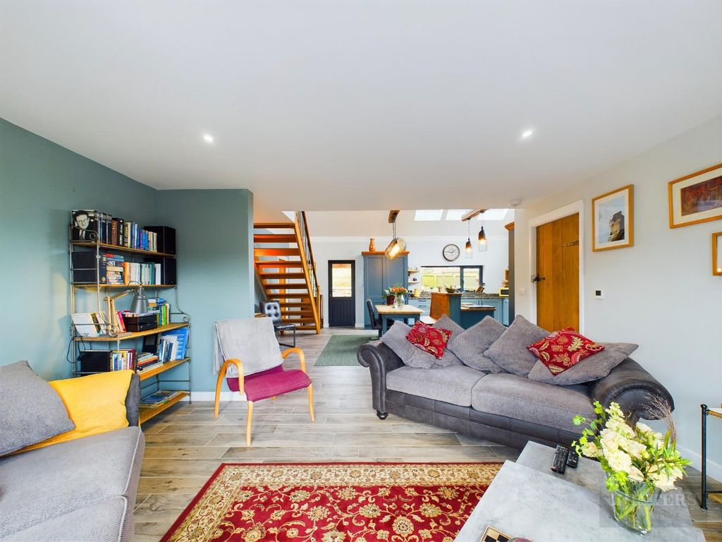 Property photo 3 of 28 Cam03696G0-Pr0425-Still023.Jpg