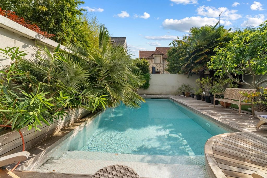 Property photo 2 of 23