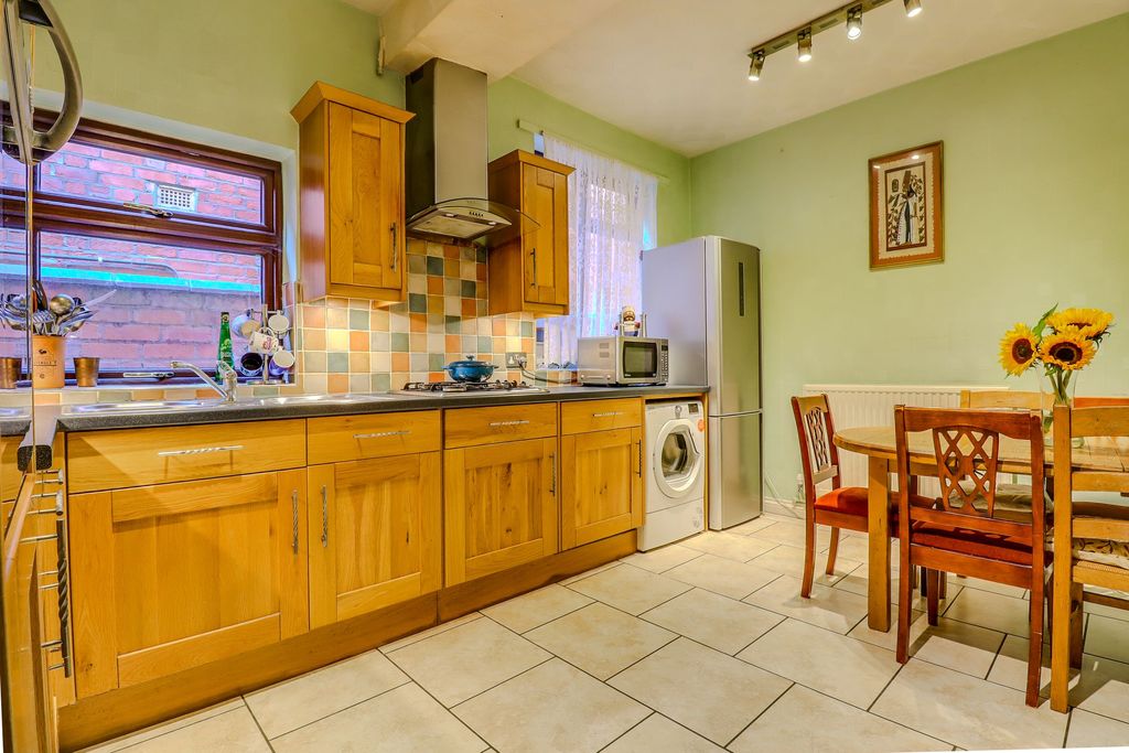 Property photo 2 of 16