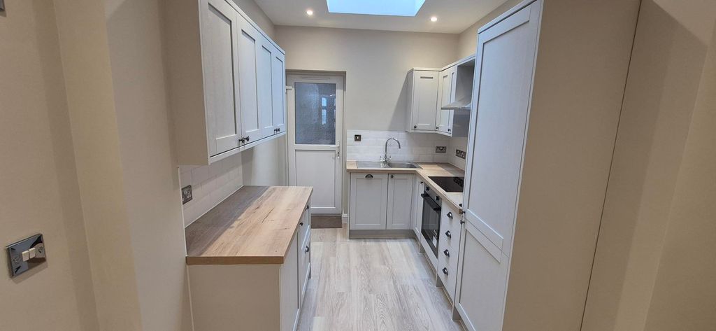 Property photo 2 of 16 Kitchen