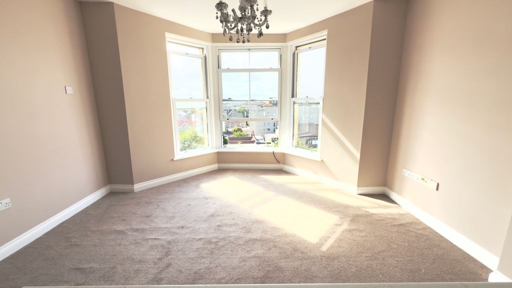 Property photo 3 of 11 Img_E5986