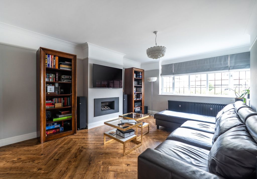 Property photo 2 of 21 Picture No. 25