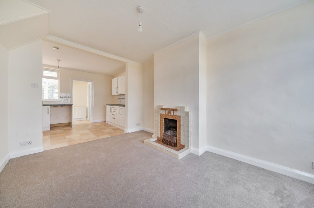 Property photo 3 of 14 Lounge-Kitchen