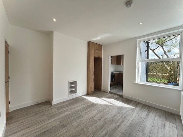 Property photo 3 of 9 Dining Room