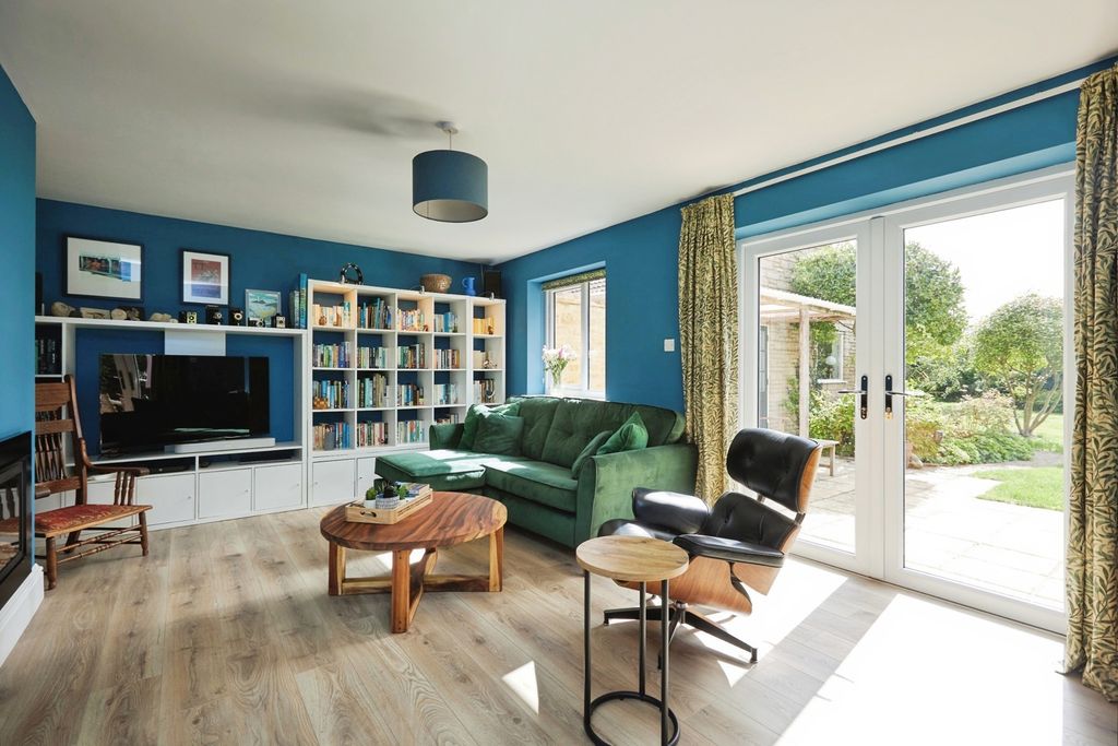 Property photo 2 of 17 Living Room