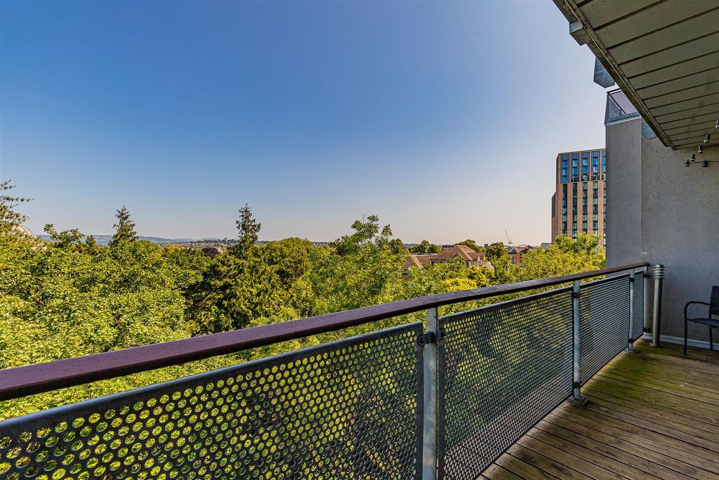 Property photo 3 of 21 Park Place 17-1.Jpg