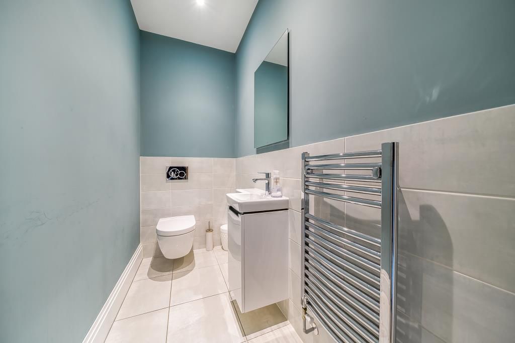 Property photo 3 of 24 Bathroom