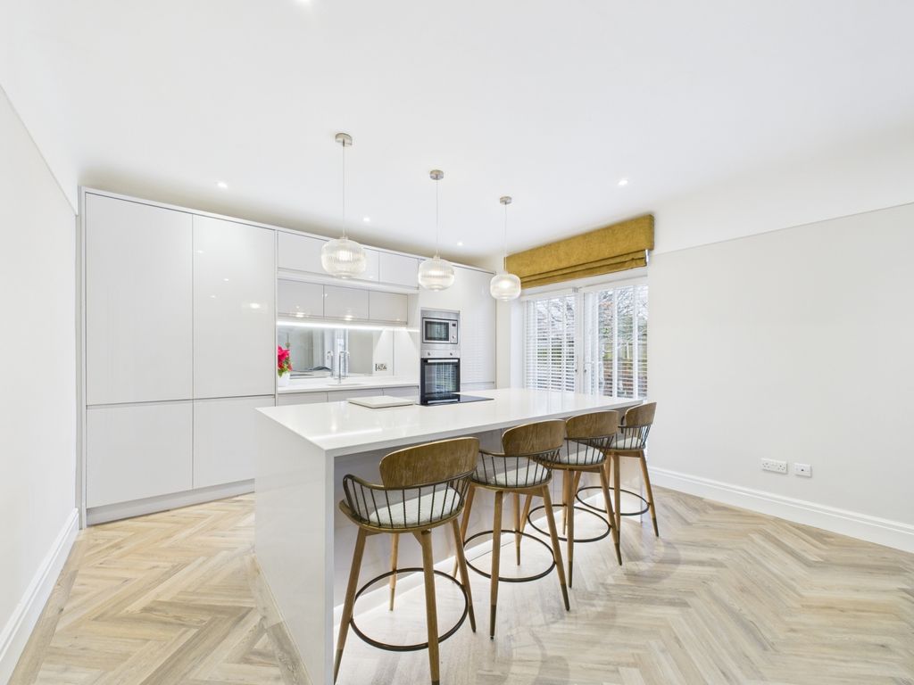 Property photo 3 of 15 Cam02386G0-Pr0165-Still003