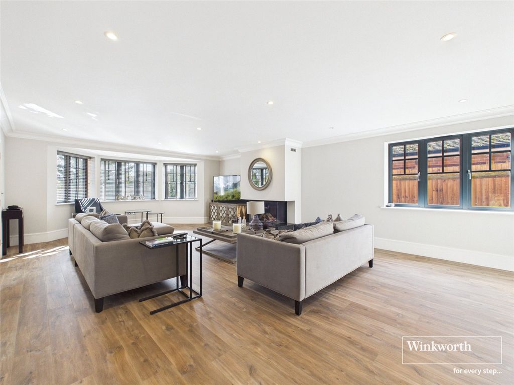 Property photo 2 of 25 Picture No. 18