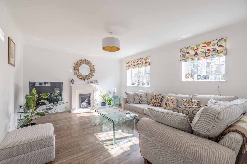 Property photo 2 of 28