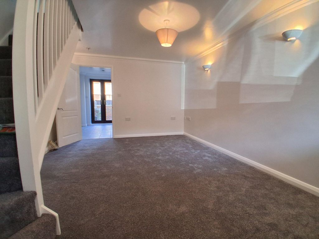 Property photo 2 of 7 Living Room