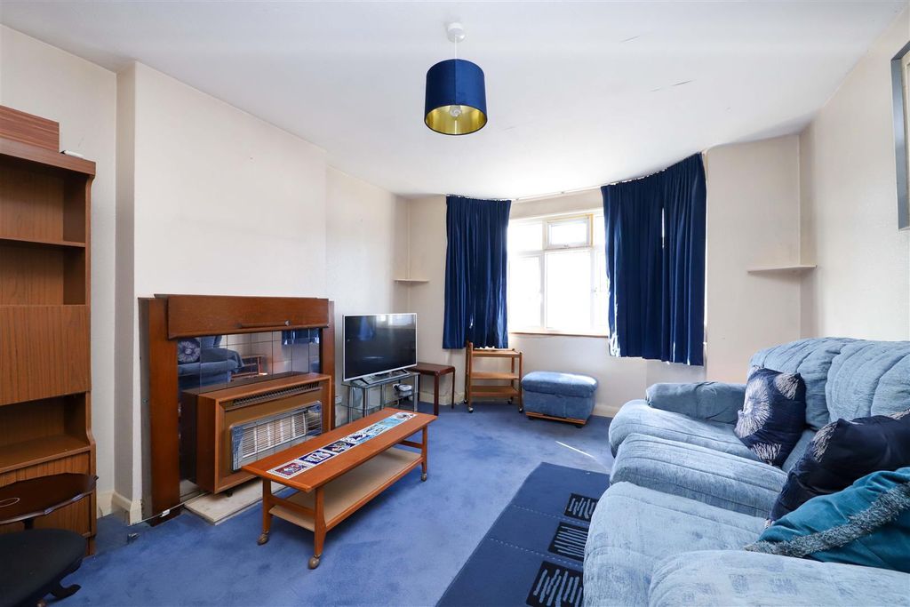 Property photo 3 of 8