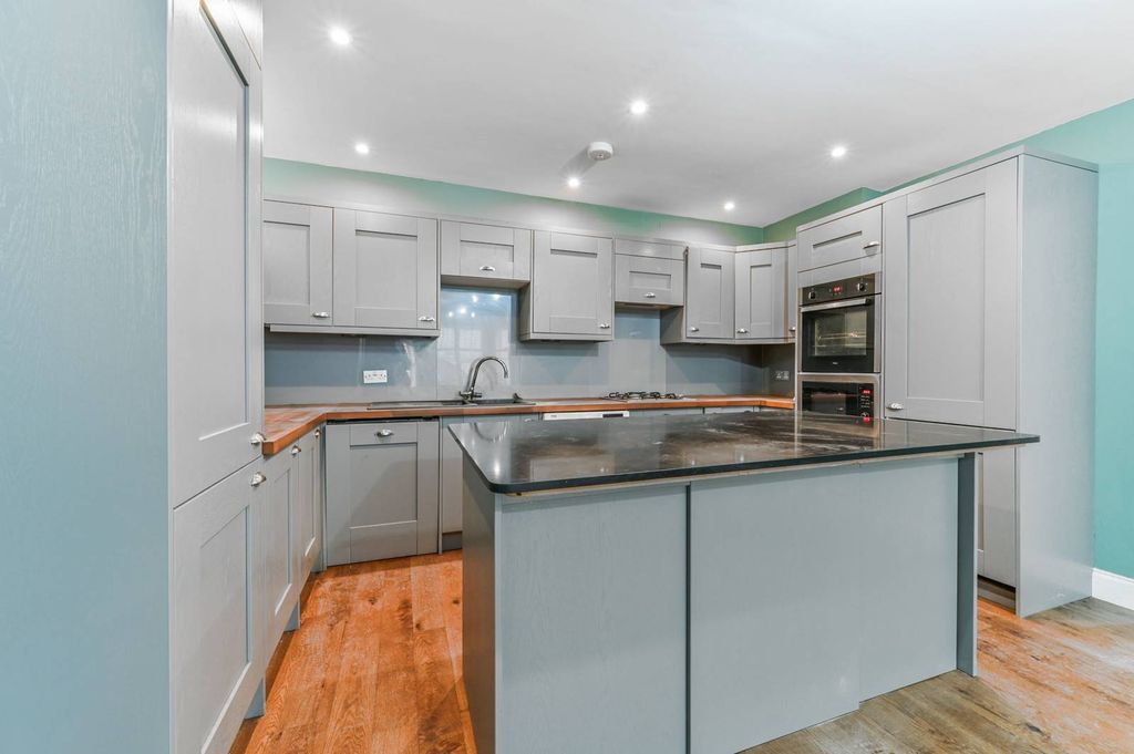 Property photo 3 of 10