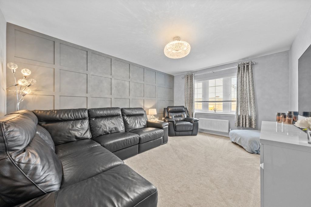 Property photo 2 of 31