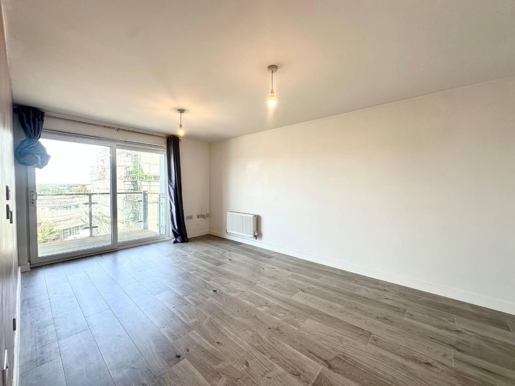 Property photo 3 of 12 Living.Jpg