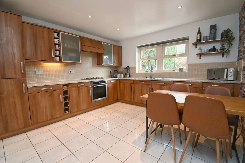 Property photo 2 of 24