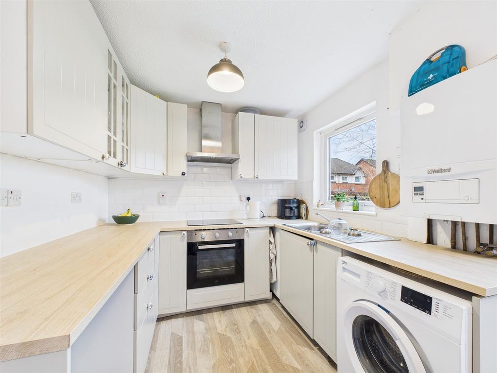 Property photo 2 of 16 Cam01486G0-Pr0929-Still008.Jpg