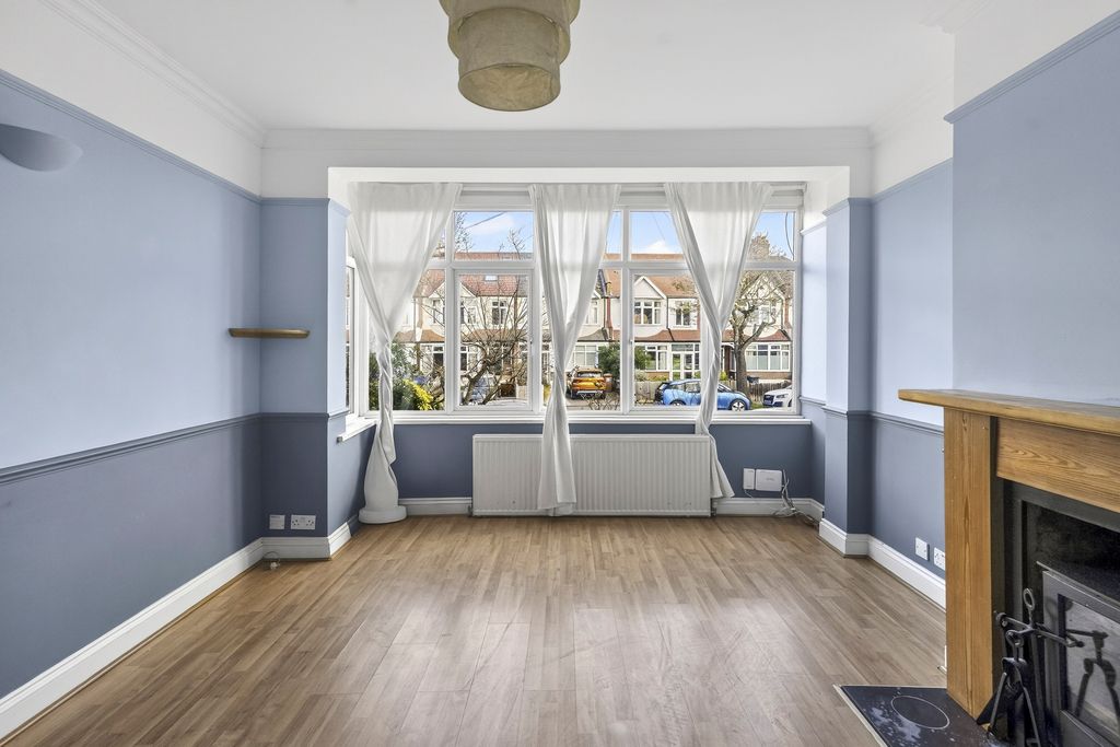 Property photo 3 of 23 Lounge