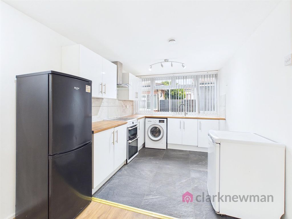 Property photo 3 of 13 Kitchen