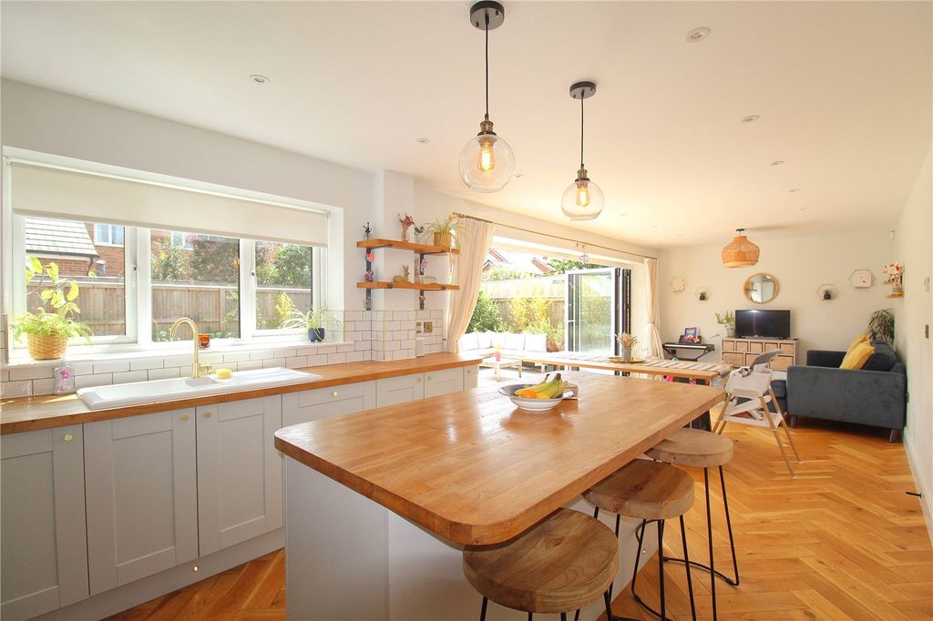 Property photo 3 of 31 Picture No. 15