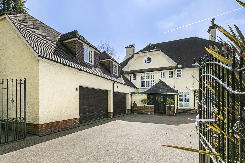 Property photo 1 of 42