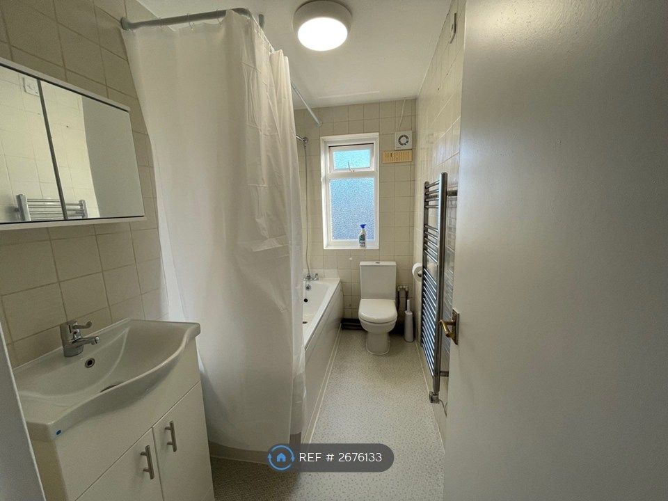 Property photo 2 of 7 Bathroom