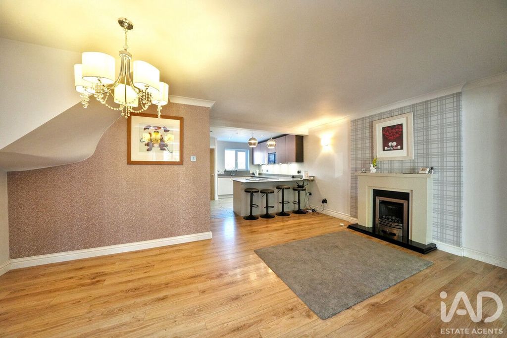 Property photo 3 of 48