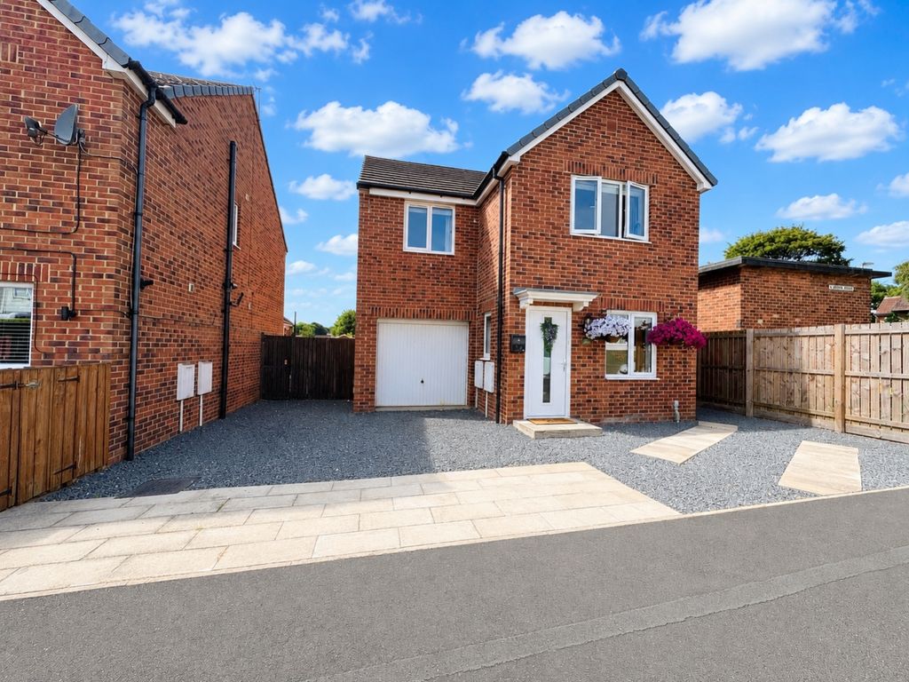 Property photo 1 of 18 7D966247-A5E4-416E-9D27-1F09D707E23F