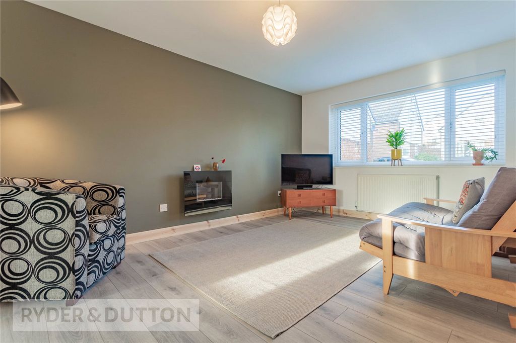 Property photo 2 of 23 Lounge