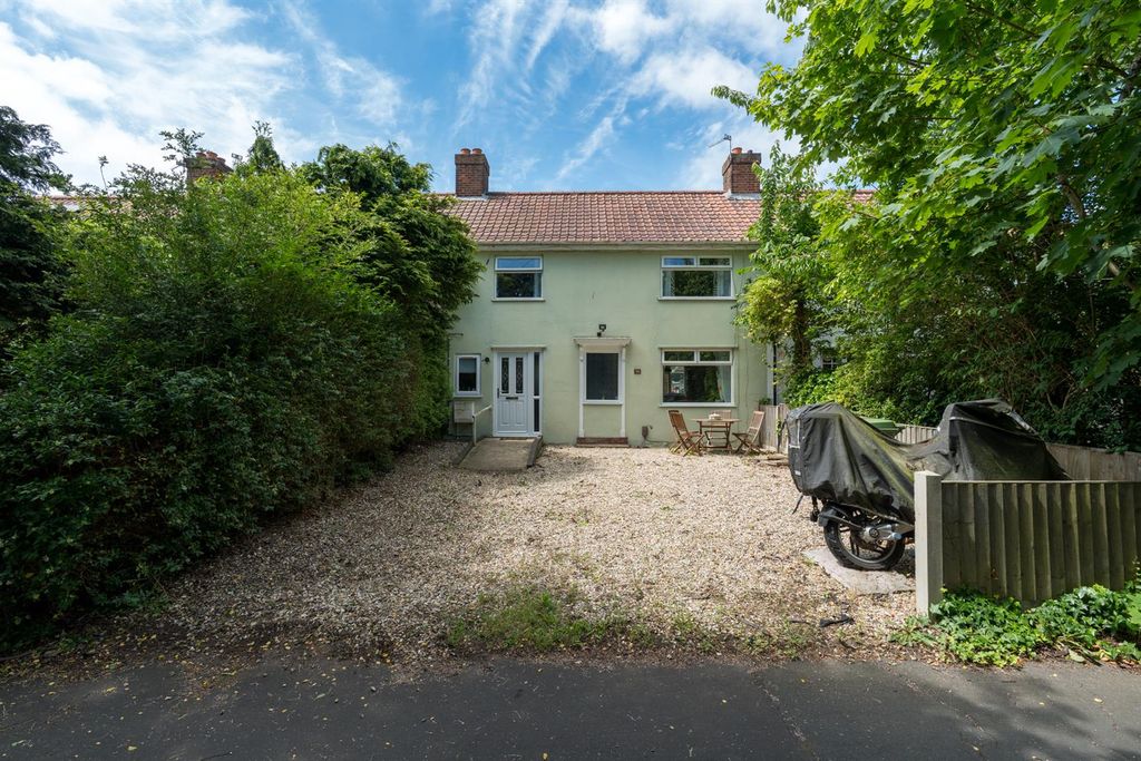Property photo 1 of 15 56-Elizabethfryroad-001.Jpg